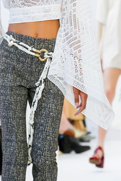 Look 80